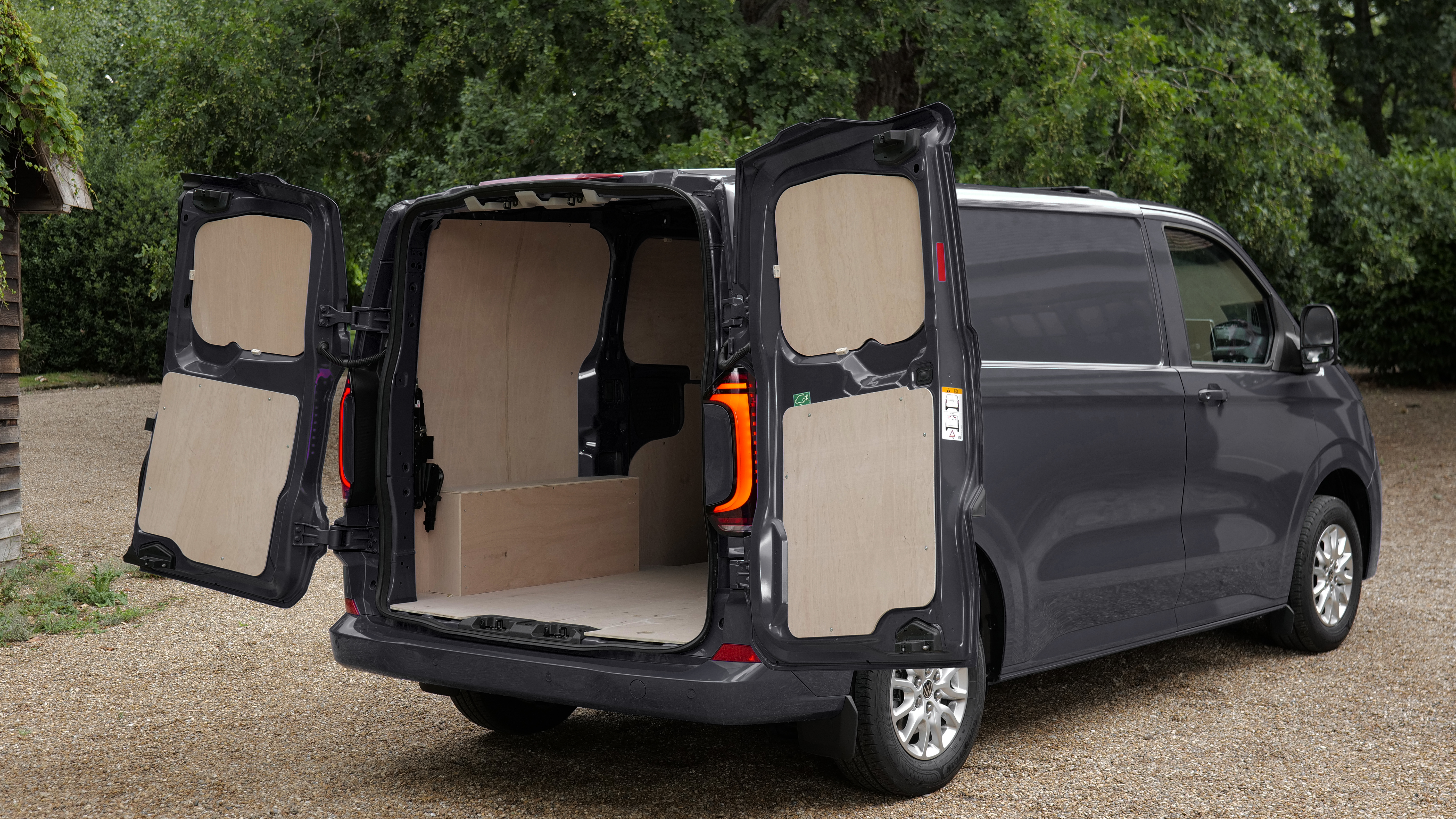 Volkswagen TRANSPORTER T32 LWB ELECTRIC 100kW 70kWh Commerce Plus Kombi Van Auto [5 Plus]